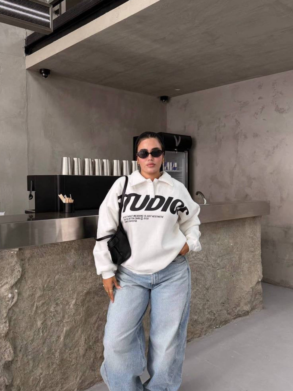 Collared sweatshirt