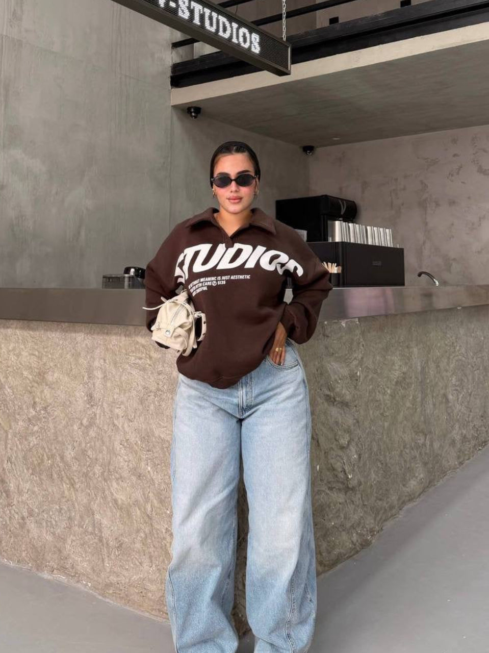 Collared sweatshirt